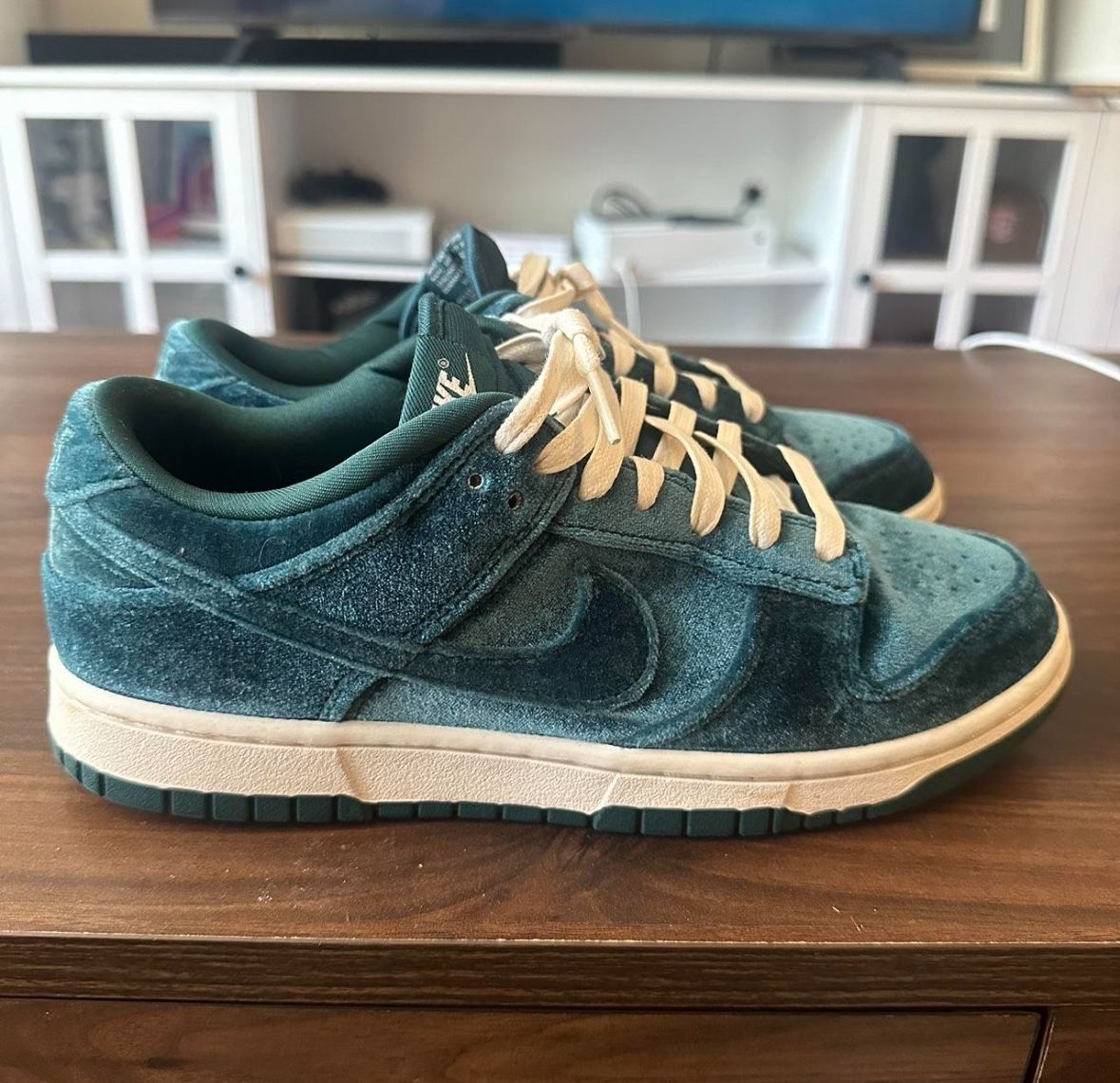 WMNS Nike Dunk Low “Green Velvet”