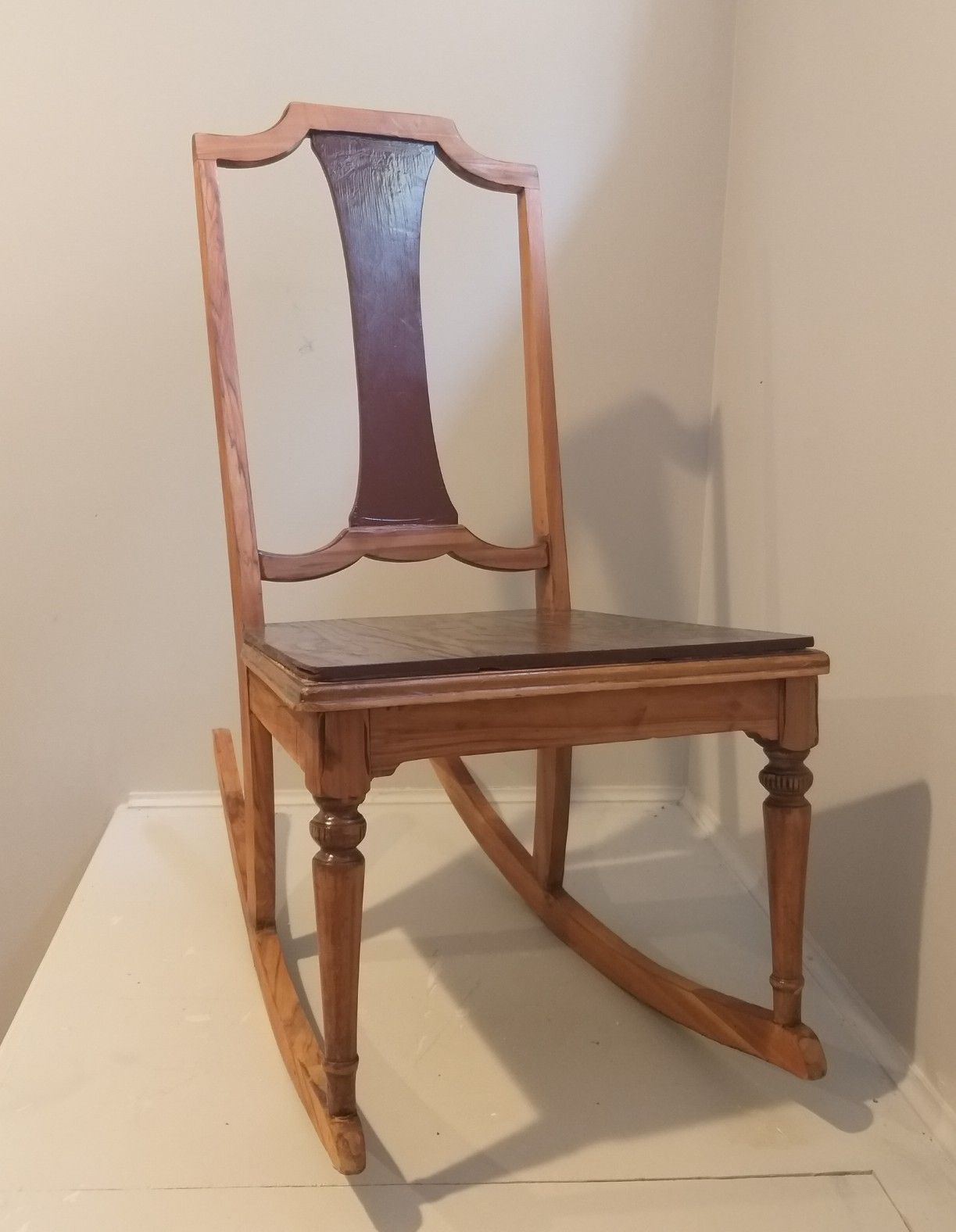 Kids (age 4+) rocking chair wooden, gently used