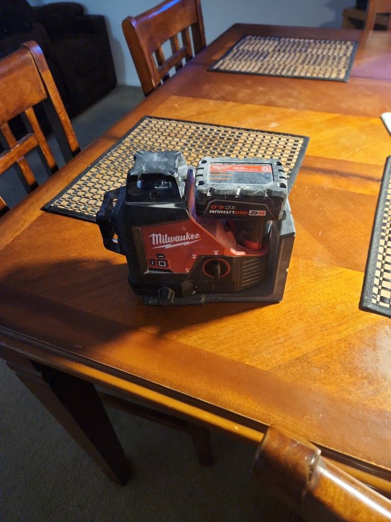 Milwaukee Plane Laser