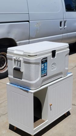IGLOO Marine 70  Quart Ice chest cooler