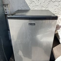 Mini Fridge With Freezer 