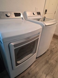 LG washer and electric dryer set - great condition