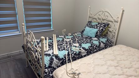 Girls twin bed