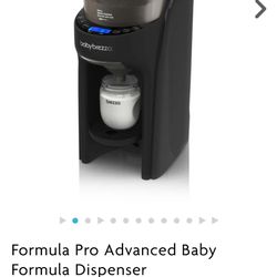 Black Baby Brezza Formula Pro Advanced Baby Formula Dispenser