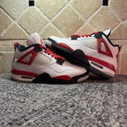 -Jordan 4 “Red Cements” -Size 8.5M -Like new -Og all -Shipping available -Dm for more info