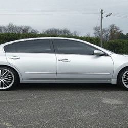 Headlights/excelentCondition 2009 Nissan altima 3.5 SE