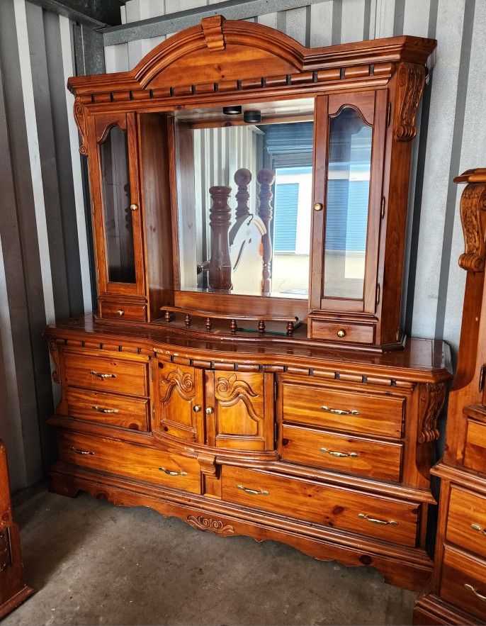 5 piece bedroom set. King bed, 2 nightstands, tall dresser & long ...