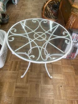 Iron patio table plant stand 22 by 23