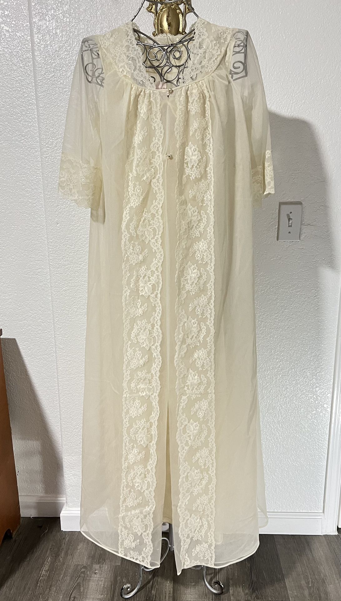 Shadow line Vintage Lace and Cream Peignor, Nightgown and Robe Set, Pearl and Lace Peignor. Vintage Lingerie, Bridal Lingerie Size S