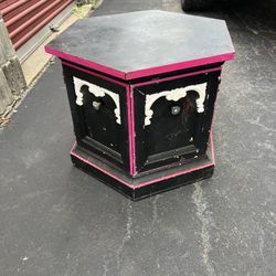 Octagon End Table $15