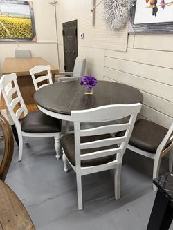Round Dining Table with 4 Chairs