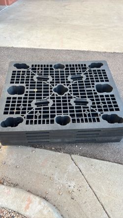 Nesting Plastic Pallet - 48”x40” - **like new**