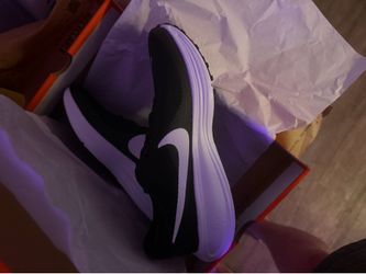 Nike Revolution 8 running shoe 10.5 Men/12 women
