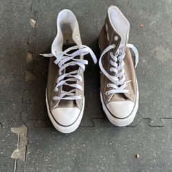 Converse tennis shoes