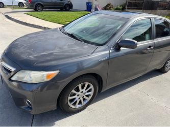 Toyota Camry Hybrid 2011