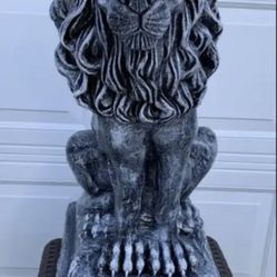 Large Sitting Lion Statue 