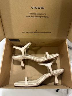 New Vince Coco Leather Sandals, women size 7.5e