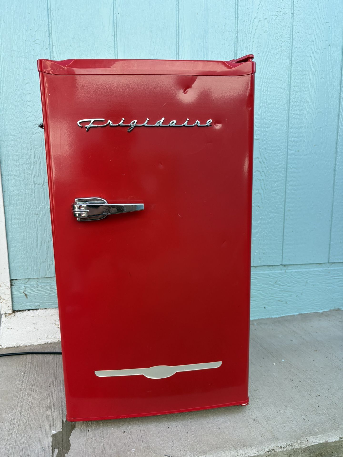 Frigidaire retro mini fridge