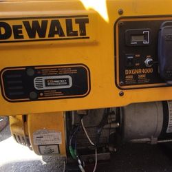 Dewalt 4000-Watt Portable Gas Generator 