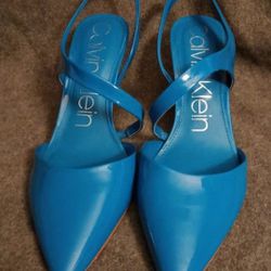 Calvin Klein heels
Size 10