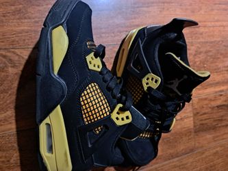 Shoes size 5.5