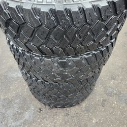 FIRESTONE 285 70 17 (TIRE SET)