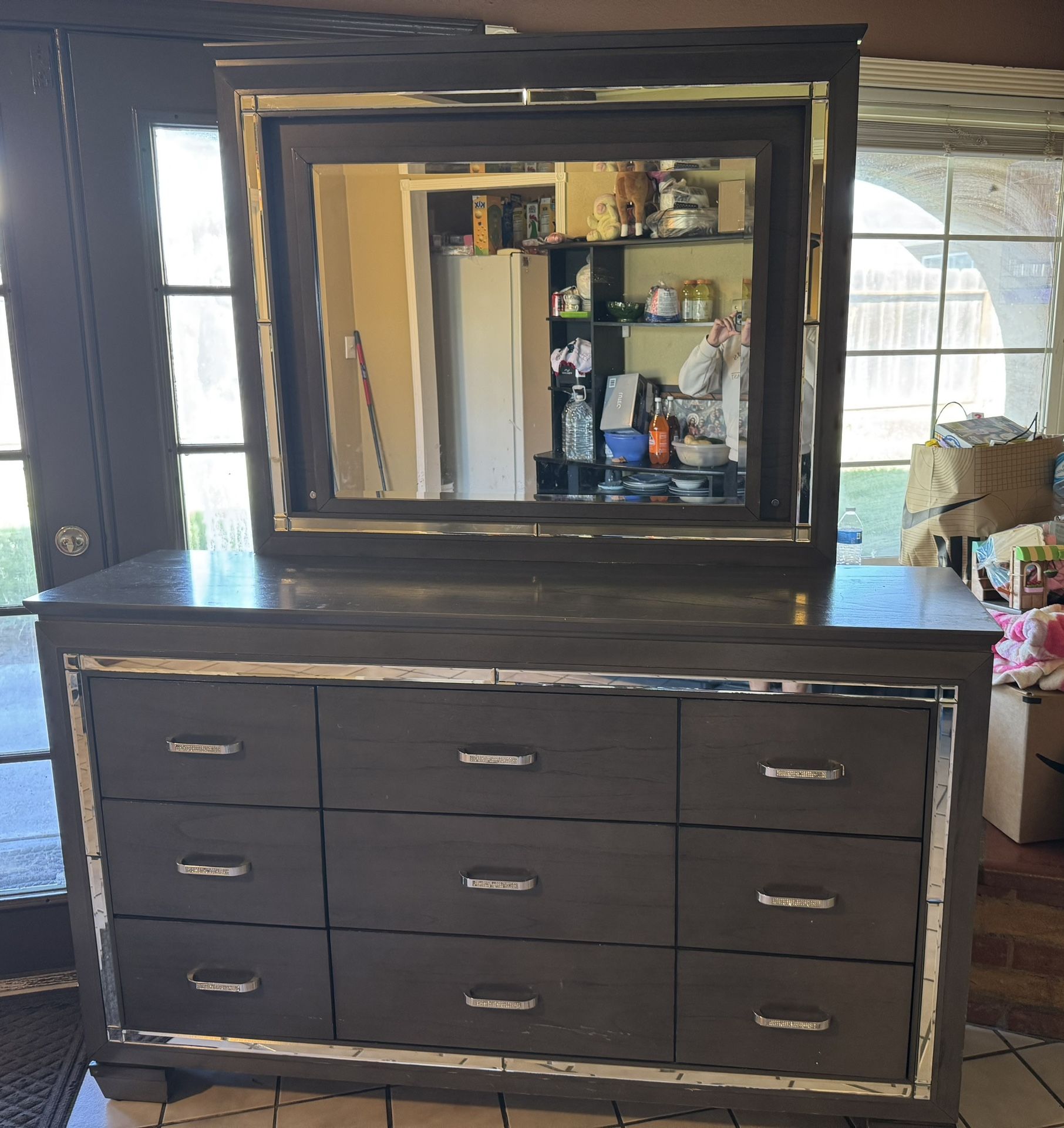 Drawer Dresser With Light Mirror