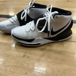 Brand new Kyrie basketball Shoes 