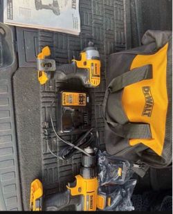 DEWALT 20V MAX Drill & Impact Driver Combo Kit w/ 2 Batteries + Charger (NEW)
