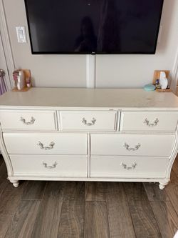 Antique style canopy bed with matching dresser and mirror