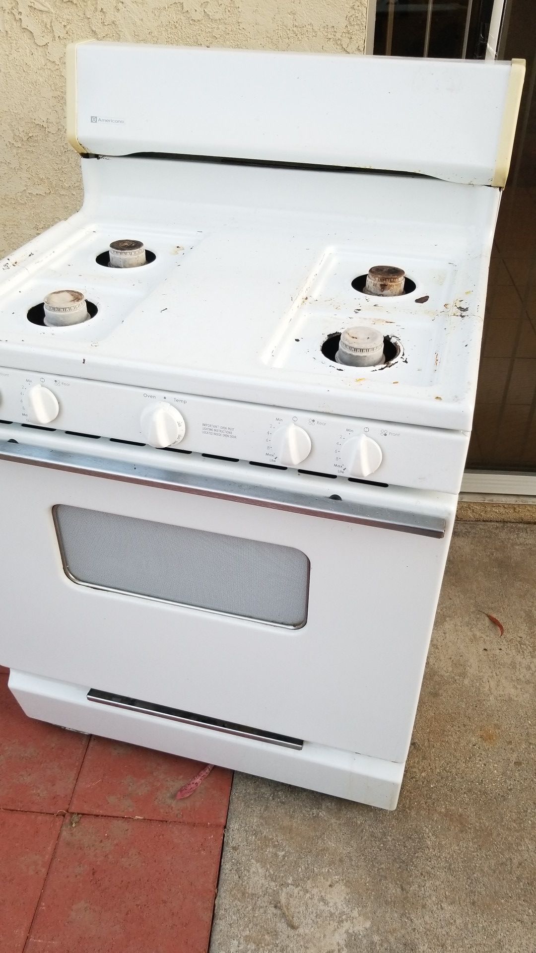Americana Gas Stove PICK UP ONLY/WEST COVINA