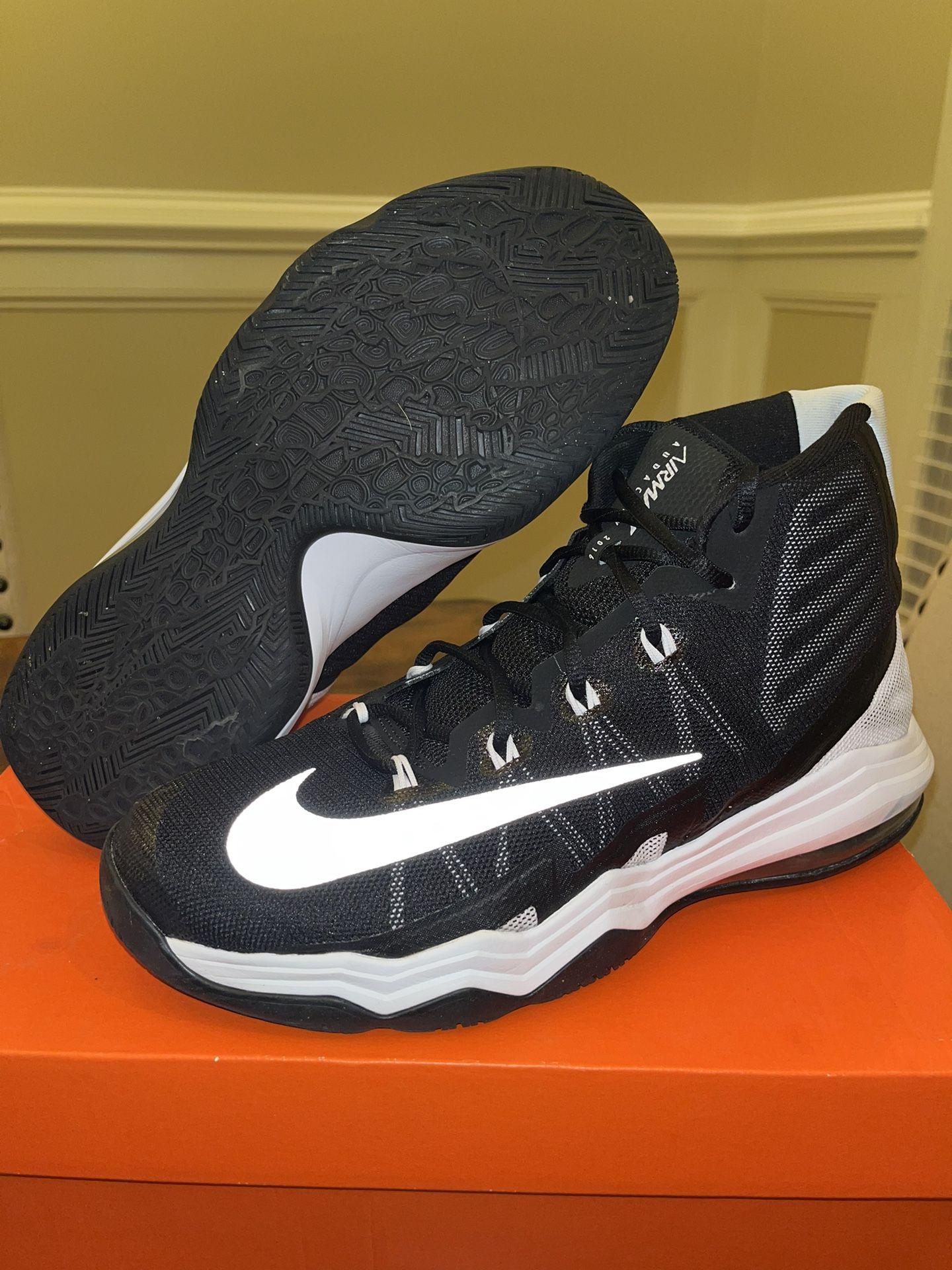 sz 10.5 Nike Airmax Audacity