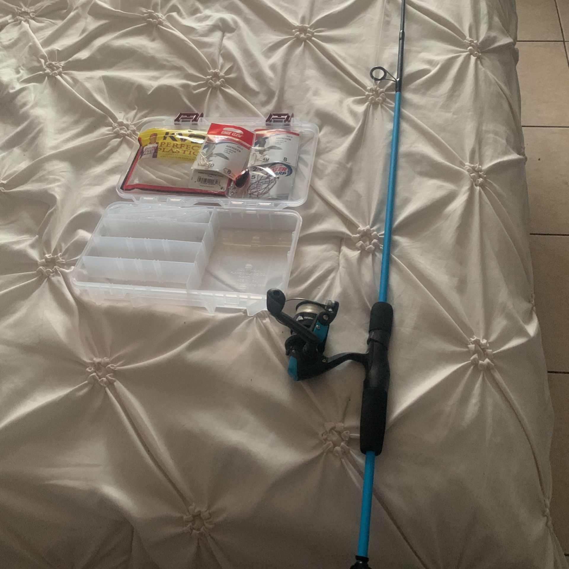Fishing rod and tackel box 