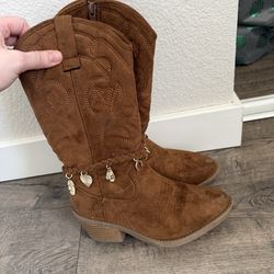 Steve Madden. Boots size 2