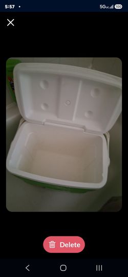 COOLER HOLDS UP TO 42(¿) CANS