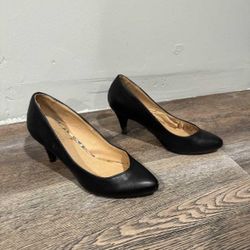 Mix No 6 Black Kitten Heel size 6.5