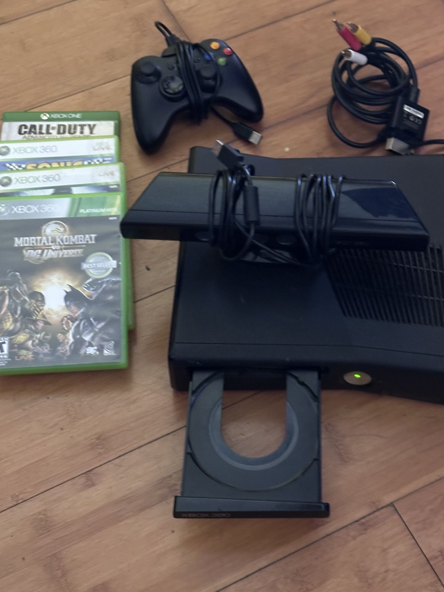 Xbox 360 Kinect W/Games