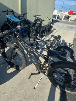 2 e-bikes Emojo