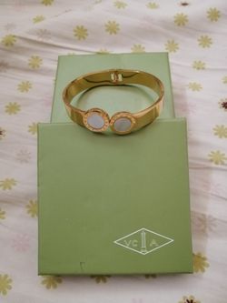 Bangle bracelet