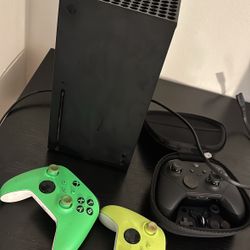 Xbox Series X ( Elite Controller gen 2)  2 regular xbox series x controllers 