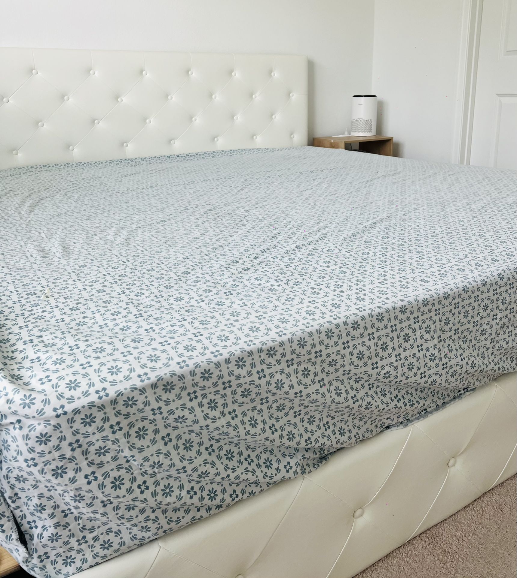 Modern King Bed Frame With 4 Large Drawers+ Mattress For Sale!!