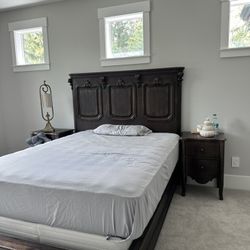 Jordan’s Furniture Queen Bed