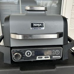 Ninja Wood fire XL Grill w/stand and cover