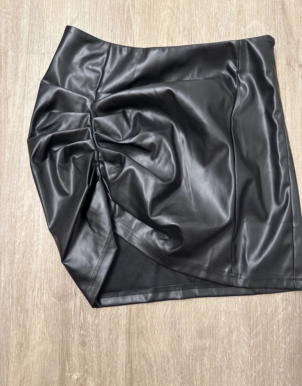 SHEIN Black Faux Leather Ruched Mini Skirt – Size Small