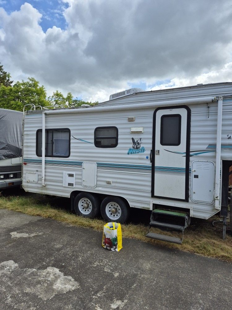 2004 Nash 5th Wheel----23ft