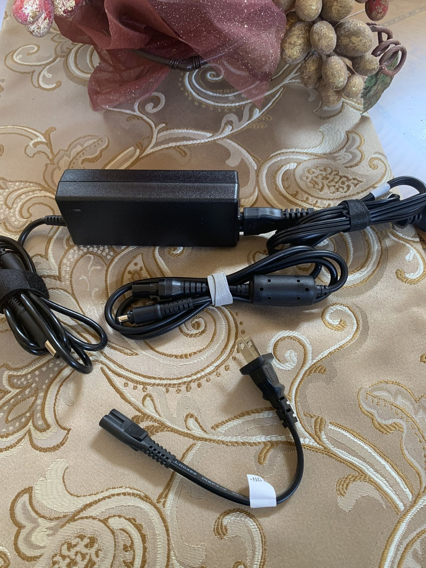 Dell AC/DC Power Adapter (Laptop Charger) Kit -100-240V with Pouch