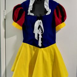 Women's Snow White Halloween Costume Size M