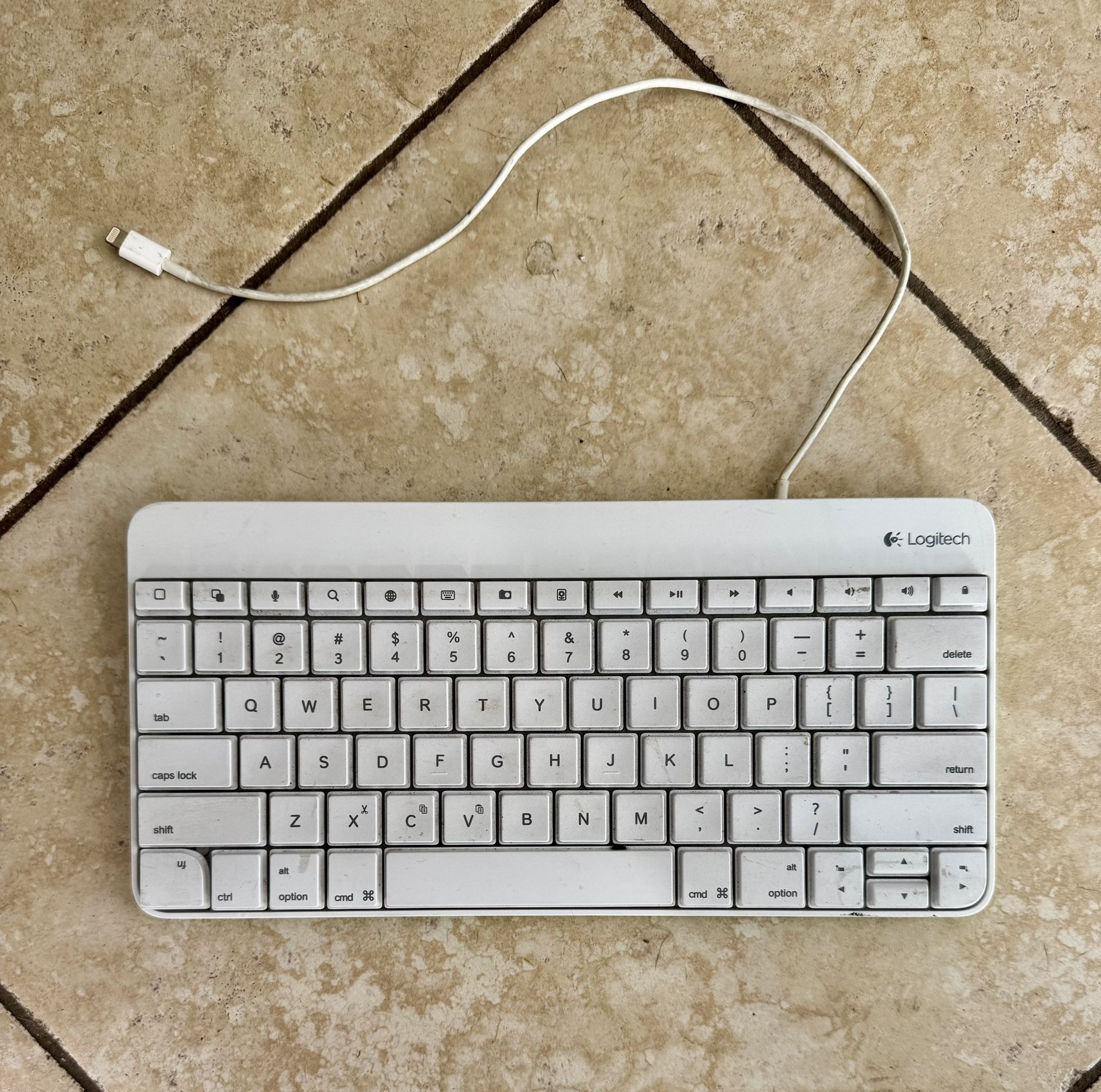 Logitech Wired Keyboard for iPad with Lightning Connector 