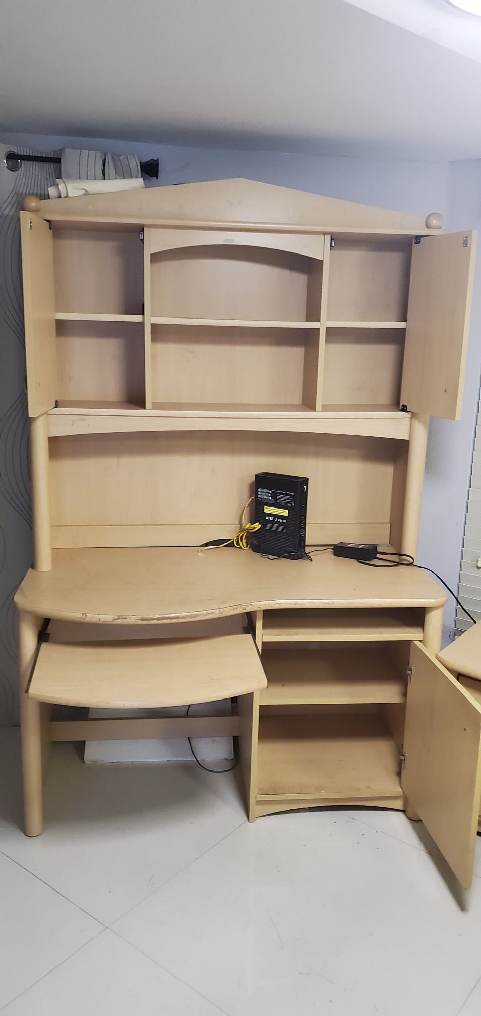 Mueble de computadora y para guardar libros