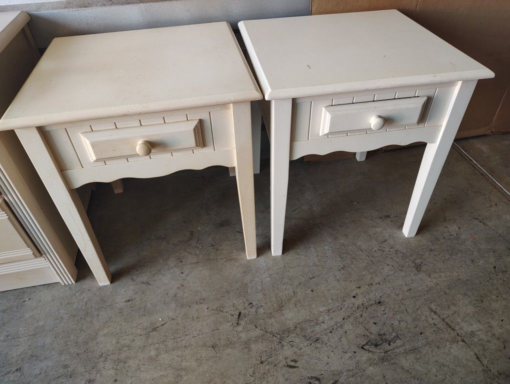FUNDRAISER - End Table / Nightstand with Drawer